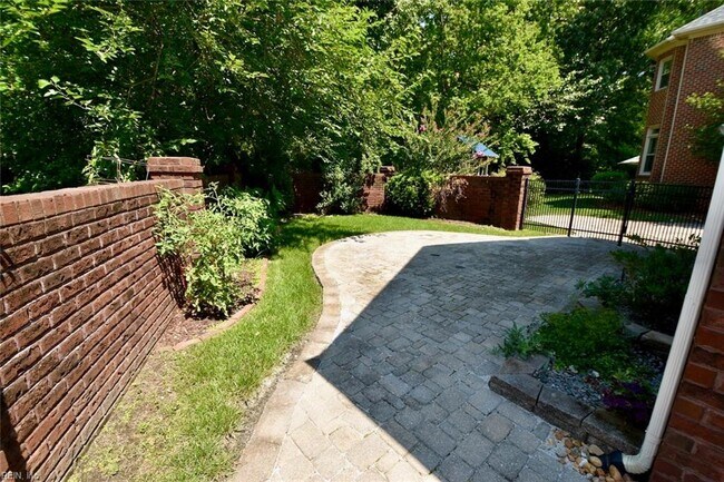 Building Photo - 1514 Bordeaux Pl