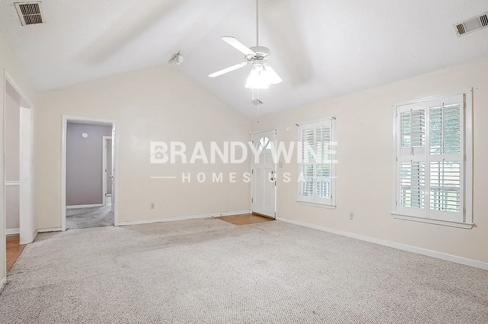 Building Photo - 205 Oak Shores Dr