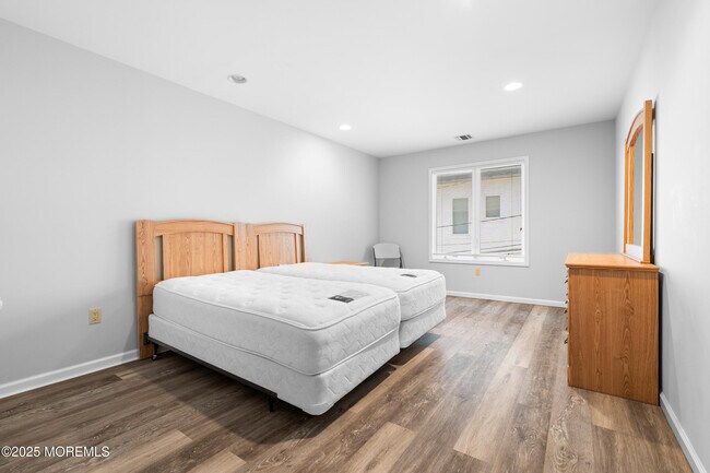 Building Photo - 230 Norwood Ave N