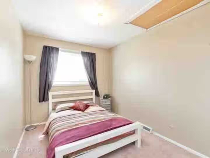 Furnished bedroom 2 - 553 W Park Ave