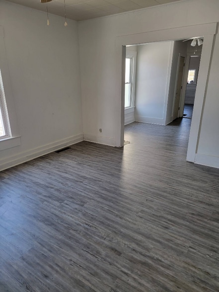 Building Photo - 913 E 28th St