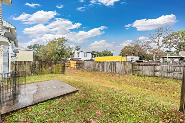 Building Photo - 2139 Tom St