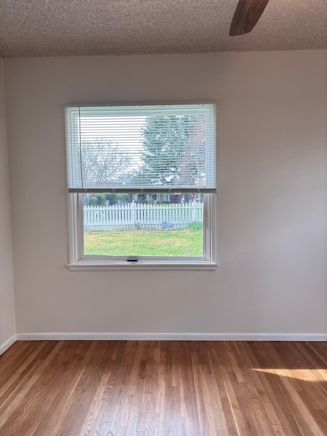 Building Photo - 12147 Hallwood Dr