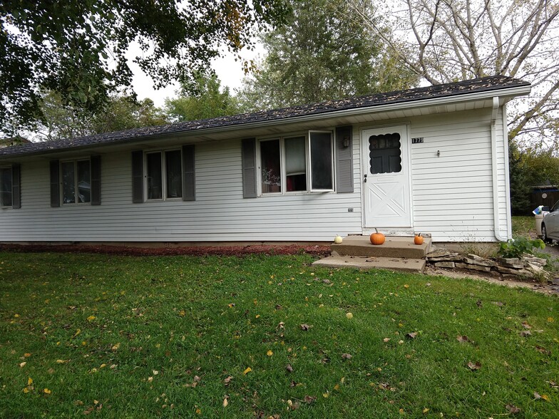 Front - 1779 New St
