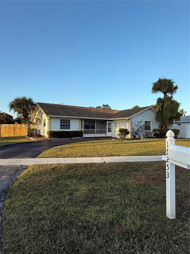 Building Photo - 19253 Carolina Cir