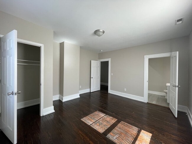 Building Photo - Newly and completely renovated 4 bedroom, ...