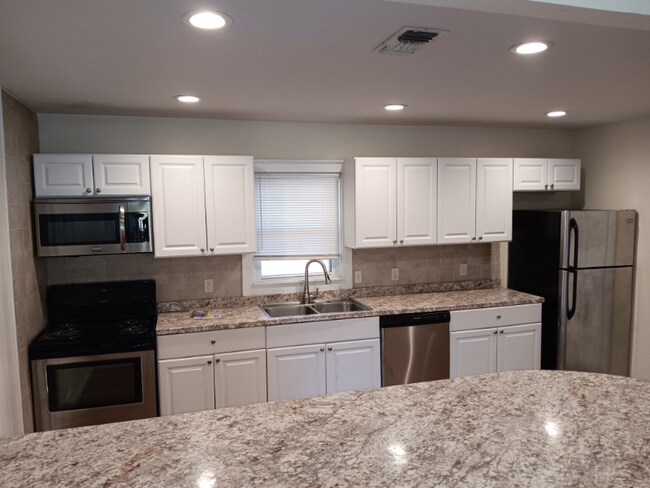 Building Photo - 1202 Marie St