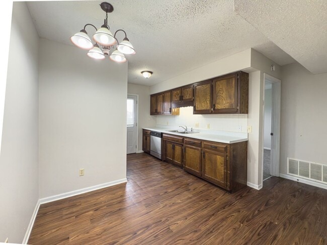 Building Photo - 2523-2523 E Morris Dr