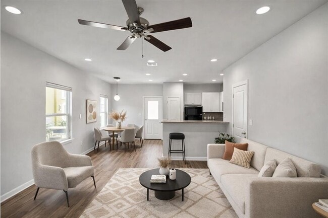 Building Photo - 207 Peruna Dr