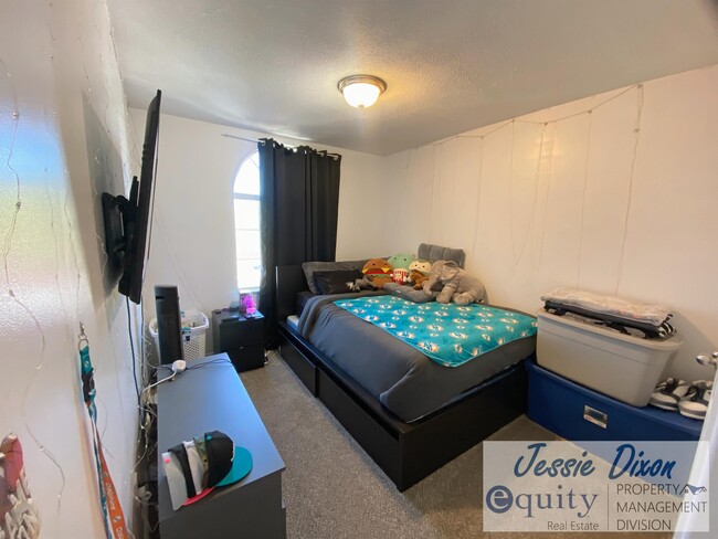 Building Photo - 2014 Jenny Ln.