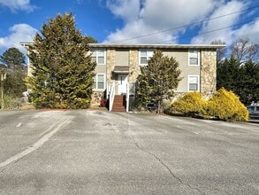 Building Photo - Charming, 2 bedroom apartment for rent!