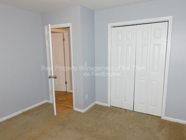 Building Photo - 2406 Markwood Ln SE