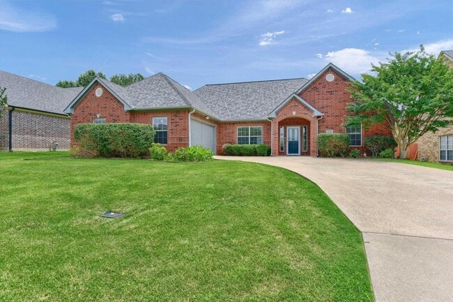 Primary Photo - 629 Clay Ln