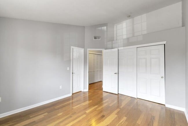 Building Photo - 1BR w/ Attached Garage & Balcony near Downtown Littleton