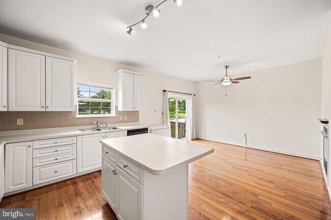 Building Photo - 713 Whitetail Cir