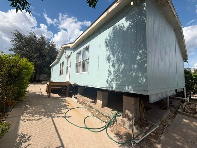 Building Photo - 814 Flag St