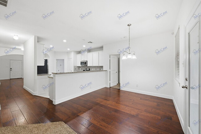 Building Photo - 3808 Hazelhurst Dr