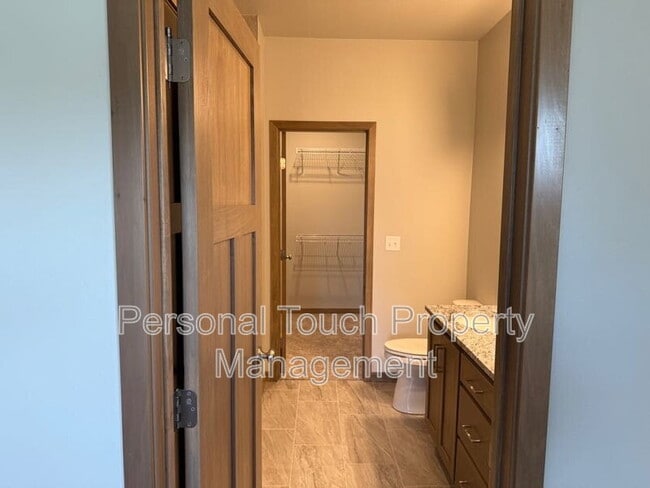 Building Photo - 7352 Eagle Point Dr S