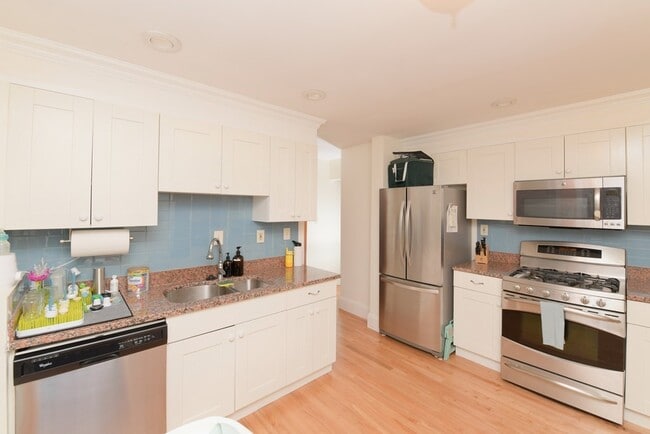 Building Photo - 315 St Paul St