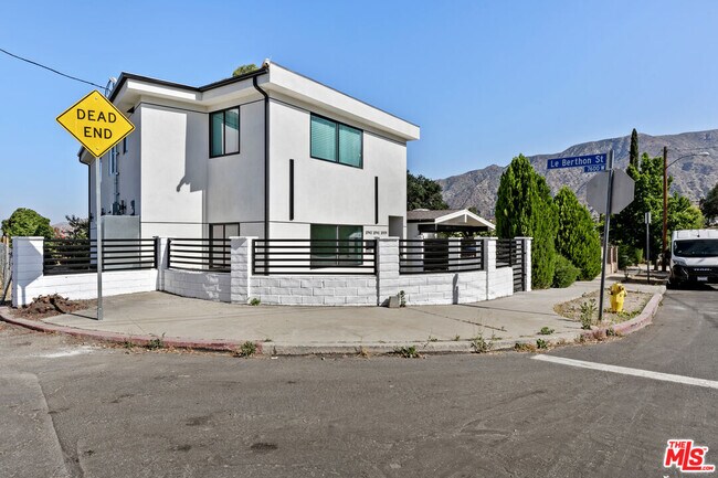 Primary Photo - 10943 Christine Way