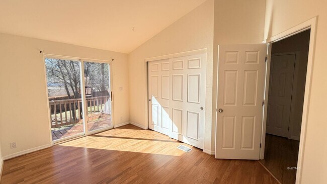 Building Photo - 25679 Alderwood St