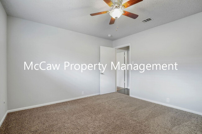 Building Photo - 1736 Brown Trail