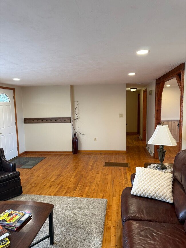 Building Photo - 558 Shippensburg Rd