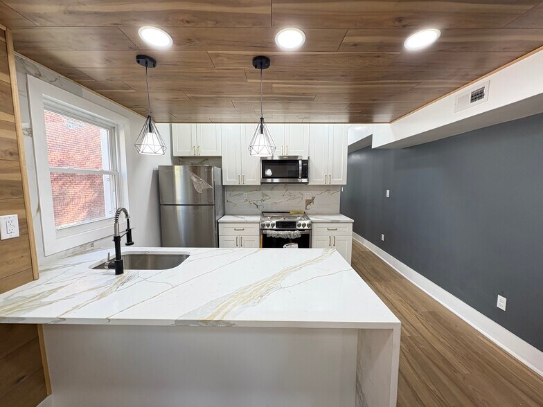 Building Photo - 5834 Phillips Ave