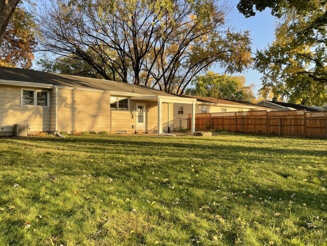 Building Photo - 1210 Acewood Blvd