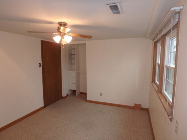 Building Photo - 2300 N Semon Rd