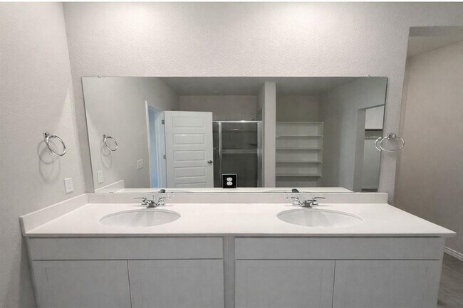 Building Photo - 12200 Dillon Fls Dr