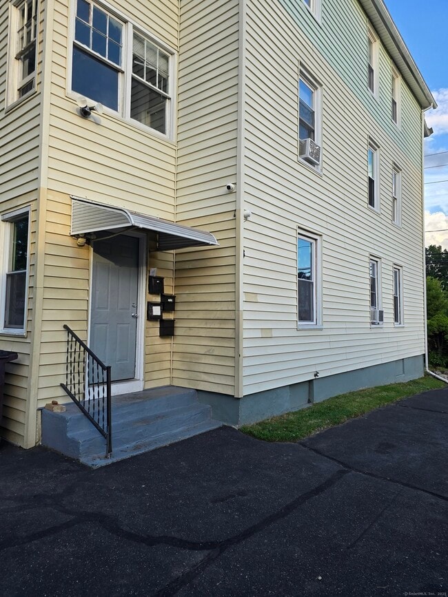 Building Photo - 302 Allen St