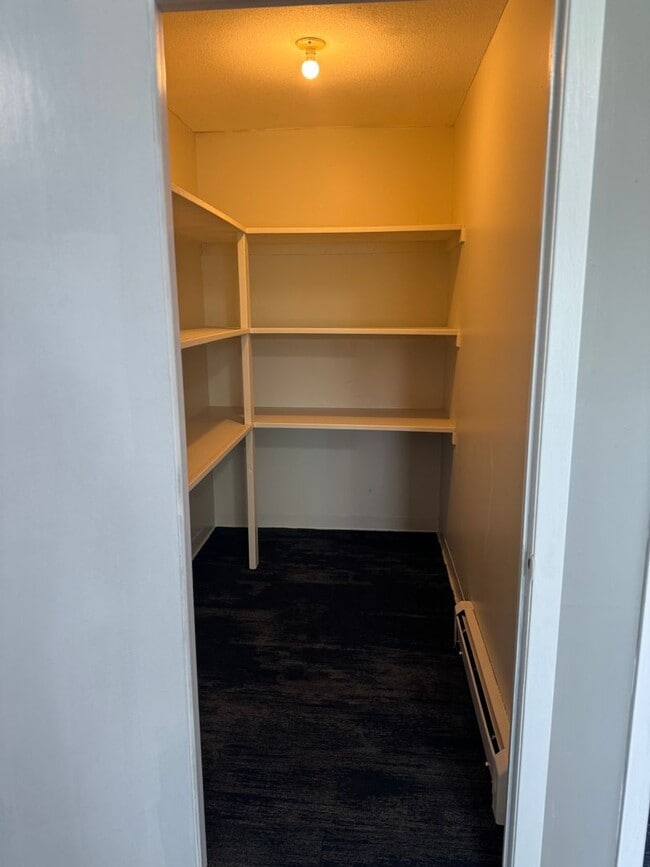 Building Photo - 1315 N Dowling Ave