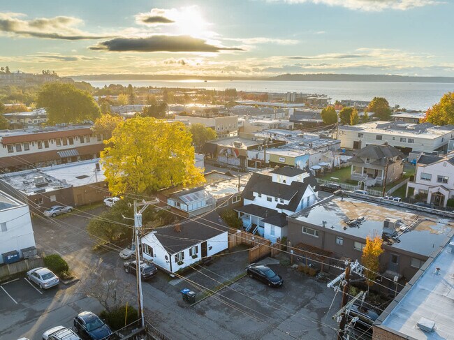 Building Photo - 116 4th Ave N