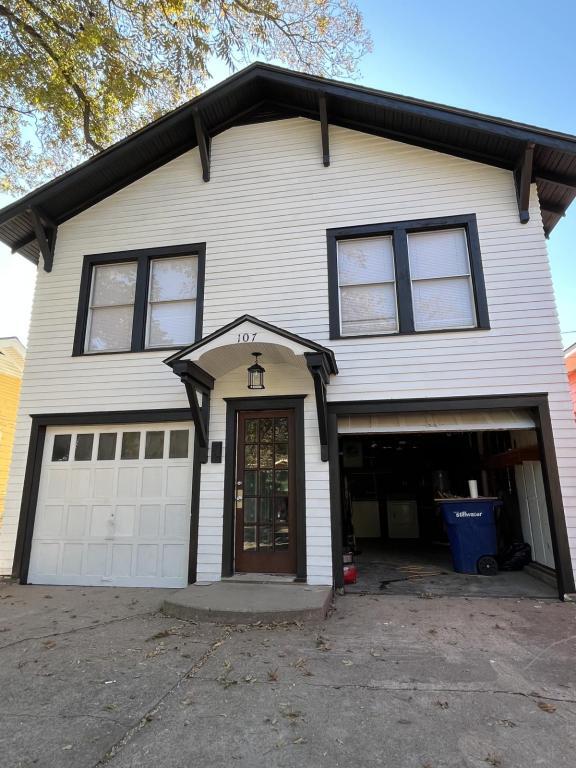 Building Photo - 107 W Elm Ave
