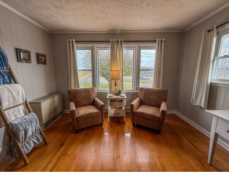 Building Photo - 51 Lucas St