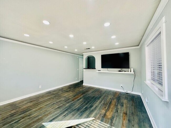 Building Photo - Charming Newly Remodeled 3-Bed, 2.5 Bath 2-Story Home with ALL UTILITIES INCLUDED!