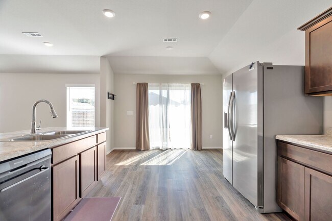Building Photo - Spacious 3 bed, 2 bath in East Siloam Spri...