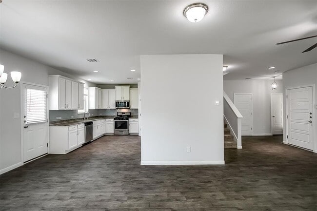 Building Photo - 100 Earl Keen St