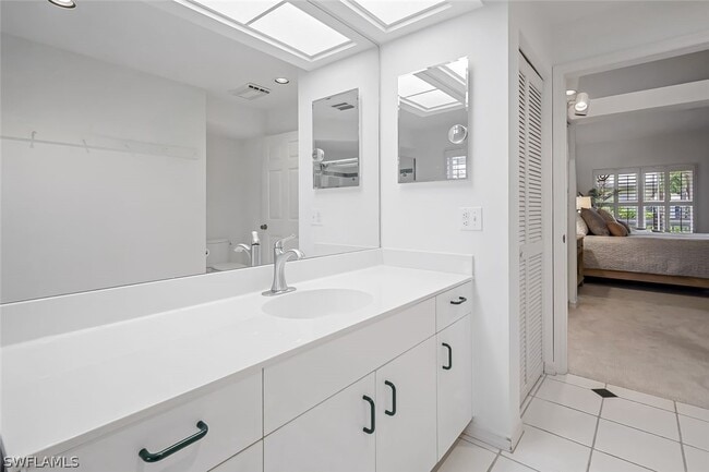 Building Photo - 433 2nd St S