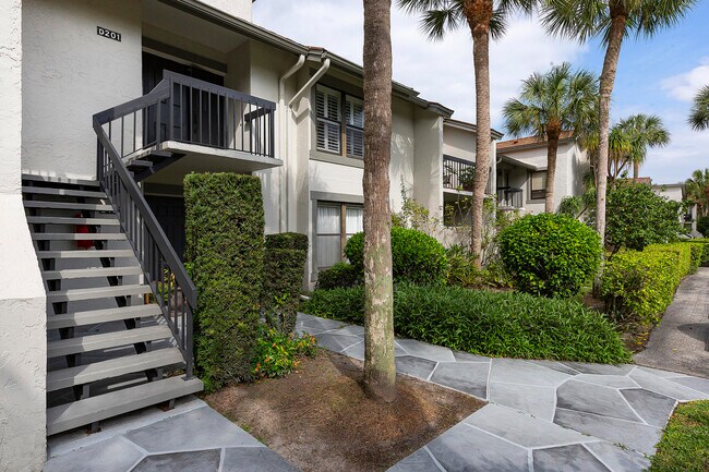 Building Photo - 11355 Pond View Dr