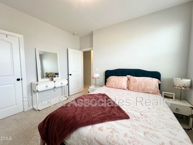 Building Photo - 99 Daybreak Way