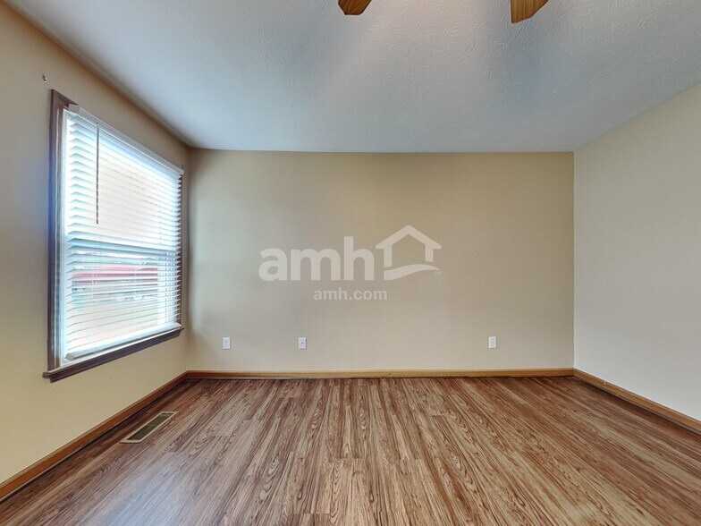 Building Photo - 1052 Windsor Crossing