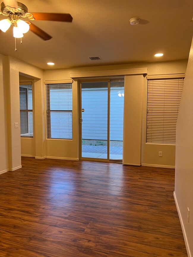 Building Photo - Two Story 4 Bedroom in Stoneridge