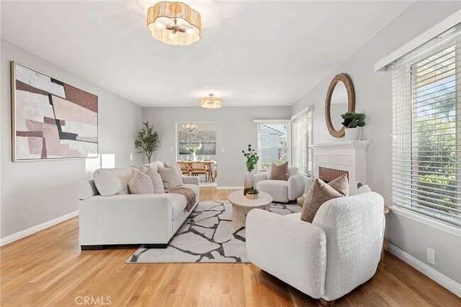 Building Photo - 1505 N Rosewood Ave