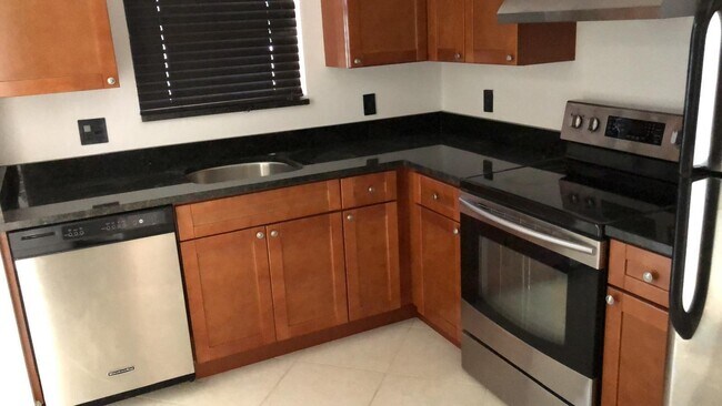 Building Photo - 21911 Lake Forest Cir