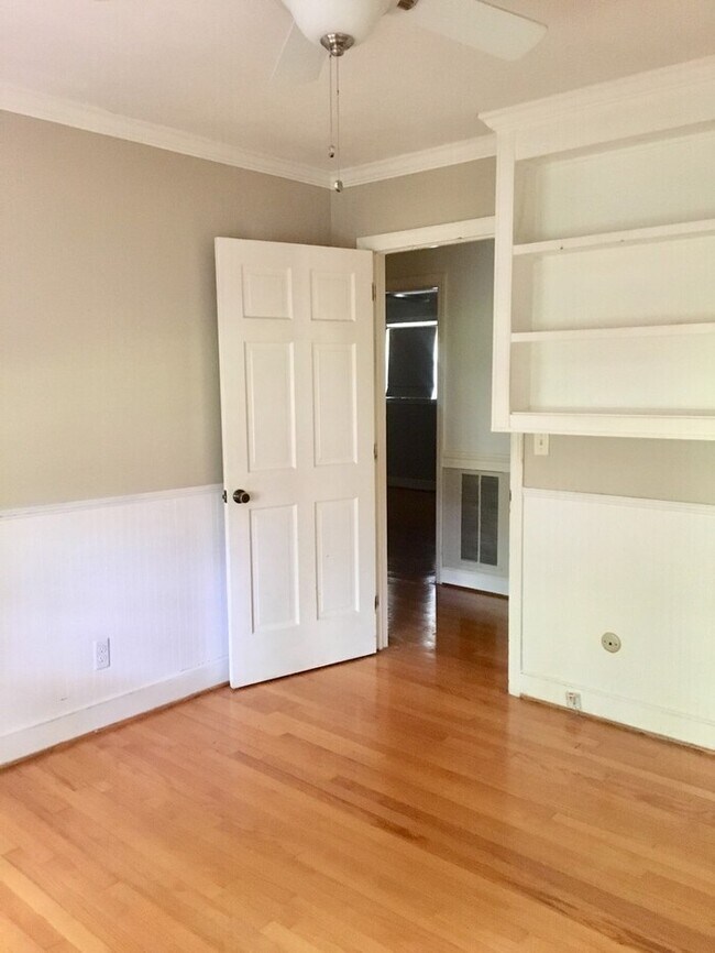 Building Photo - Forest Acres