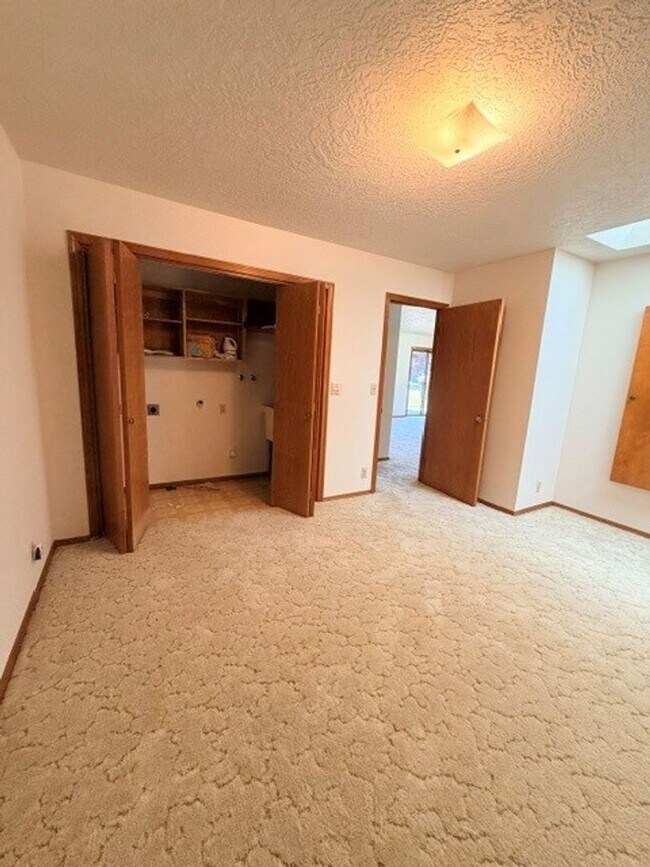 Building Photo - Charming 3-Bedroom Home with Garage & Lawn Care Included