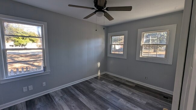 Building Photo - 125 Holly Dr