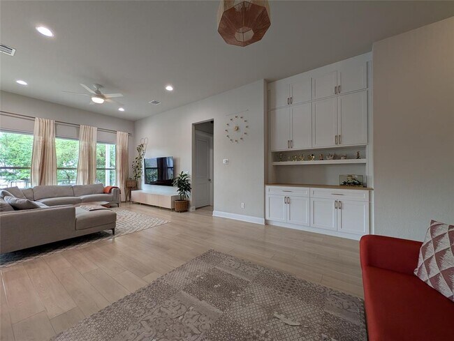 Building Photo - 125 Whistling Willow Dr